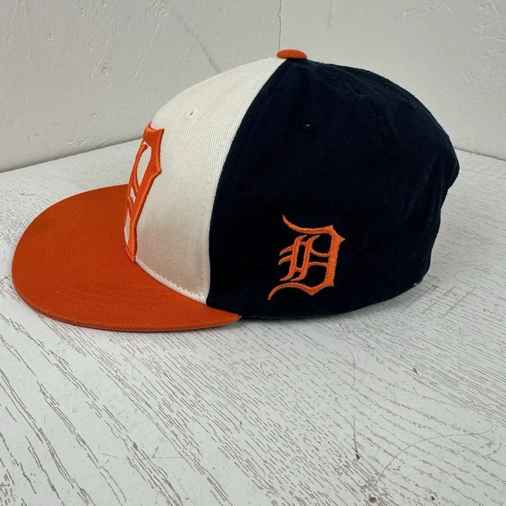 Fan Favorite Detroit Tigers Hat Cap Big D Snap Back‎ Official Licensed